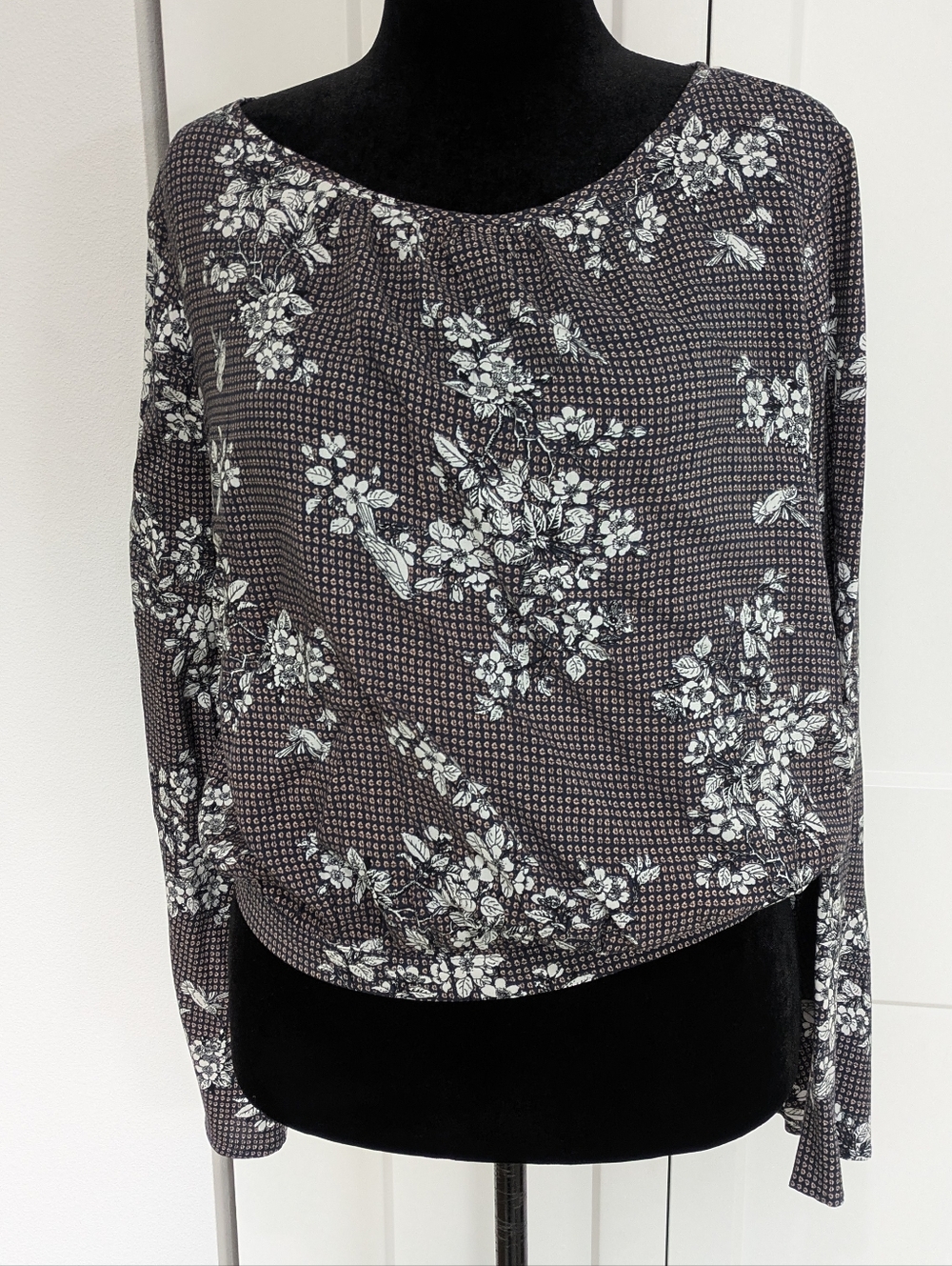 Hem & Thread Top Womens Large Bohemian Rayon Floral Tunic Open Back Gray New - Picture 3 of 10